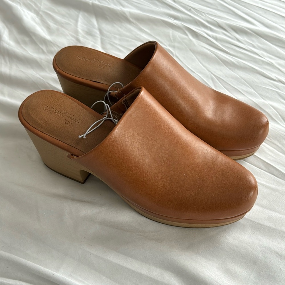 Universal thread clogs